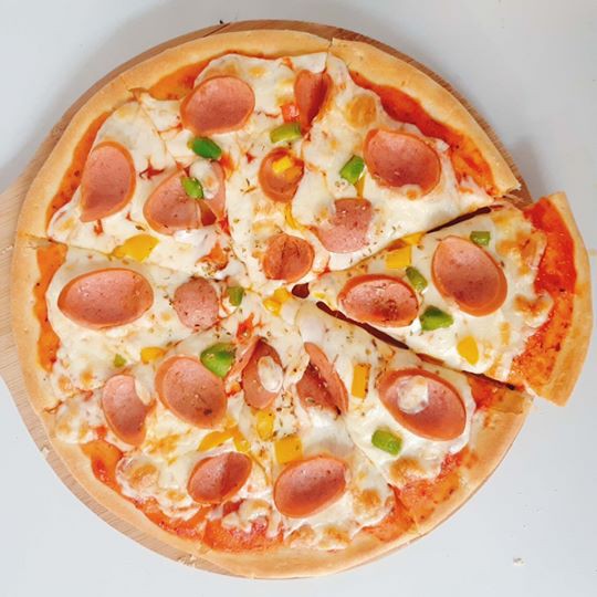 lam-banh-pizza-ngay -tai-nha-voi-may-tron-bot-midimori-mdmr-9819